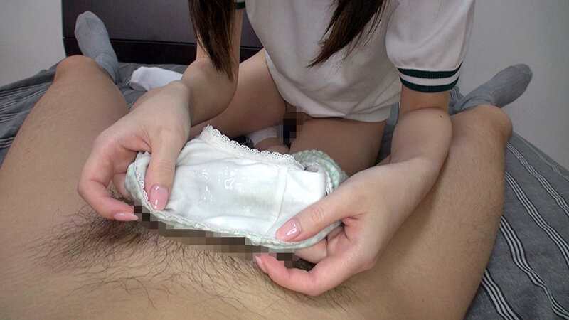 おしっことマン汁でグッチョグチョになったパンティでチ〇ポをシゴかれる！おもらしパンティ手コキ 2